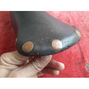 Sella BROOKS PROFESSIONAL per bici d'epoca, particolare dei rivetti