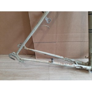 Dettaglio acciaio telaio PEUGEOT 1950 da turismo 650B