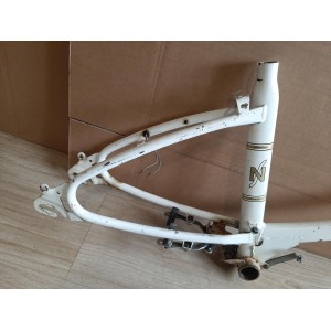 Telaio PEUGEOT NS 500A, vista laterale completa