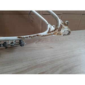 Telaio PEUGEOT NS 500A, vista completa su sfondo neutro