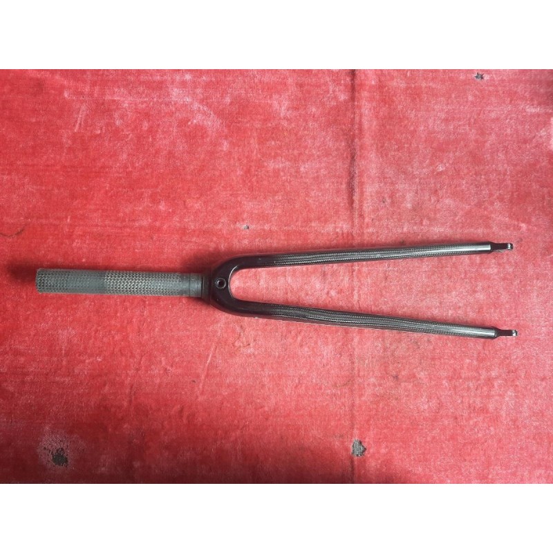 Fourche carbone 700C PENTA COMPETITION DECATHLON 194mm vue de face FO3