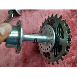 Moyeu Shimano Arabesque 600 EX avant détail du flasque
