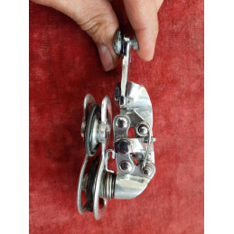 Détail des vis de butée haute et basse du dérailleur Huret