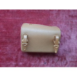 Dettaglio chiusura borsa sottosella SUFFICIT d'epoca