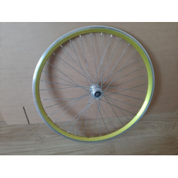 Overall profile showing tire sidewall condition
