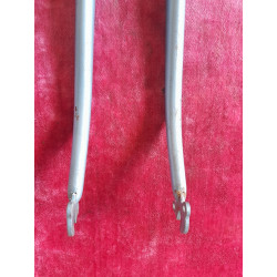 Steerer tube detail of the vintage steel fork with 25x100 threads