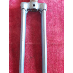 Front view of the steel fork crown area and mounting hole