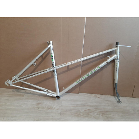 Peugeot PL 18 M Lady 700C vintage steel frame 50cm side view