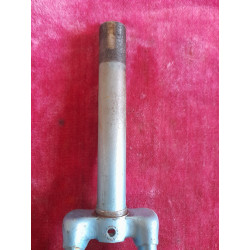 Inner blade clearance of the steel fork for 650 and 700 wheels