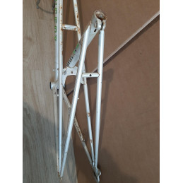 Peugeot PL 18 M top tube weld joint and lug outline