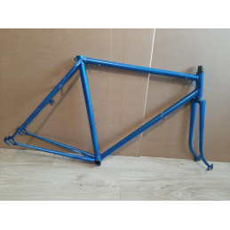 Vue d'ensemble latérale du cadre vélo randonneur en acier d'occasion
