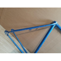 Rear bridge clearance details for 700C wheels