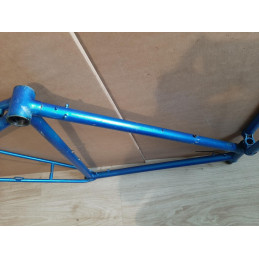 Adjuster screws close-up on rear frame dropouts