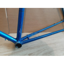 Top tube lug details on vintage steel frame