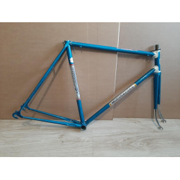 Vista lateral del cuadro de acero Motobecane vintage 57x56cm
