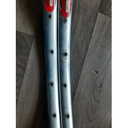 Detalle de la marca Super Champion Compétition en llanta tubular