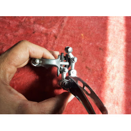 Deragliatore anteriore Campagnolo Super Record – dettaglio incavo per fissaggio
