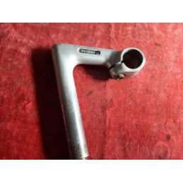Dettaglio scritta PHILIPPE su attacco manubrio Peugeot vintage