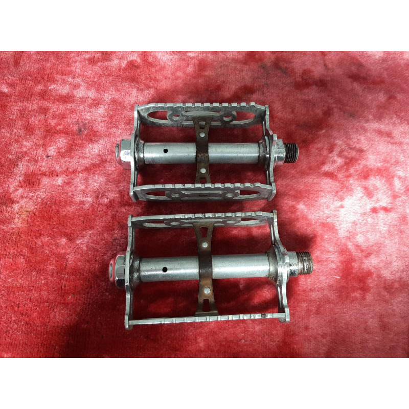 Paire de pédales Lyotard 460D filetage M14x125 vue générale