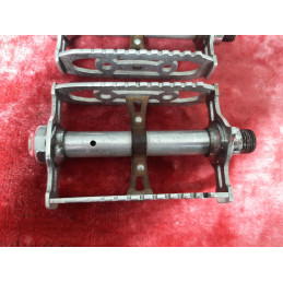 Pédales Lyotard 460D graisseur rare côté axe