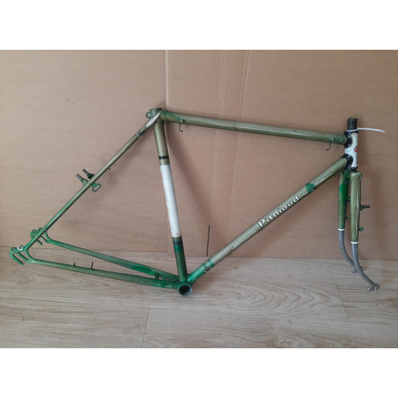 Cadre vélo randonneur Pithioud 1960 650B acier vintage vue latérale