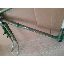 Chainstay clearance for 650 tires on Pithioud frame
