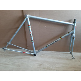Peugeot PY10 vintage bicycle frame in Reynolds 531 steel - Front three-quarter view
